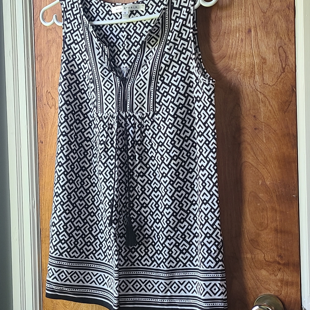 Summer clearance...Bundle 3+ items & Save...Max Studio sleeveless blouse